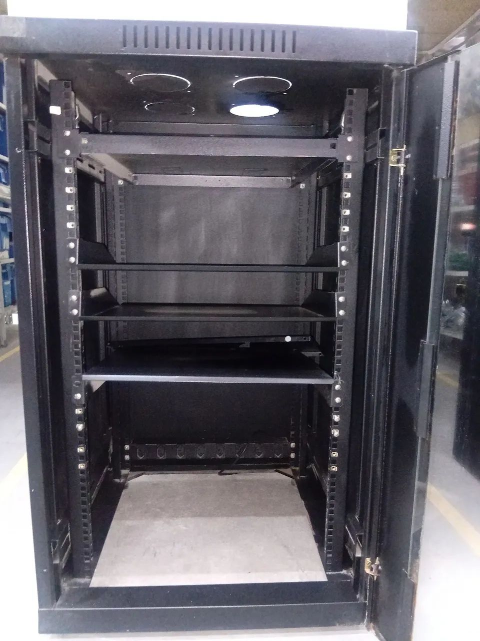 rack fechado de piso para servidores e equipamentos de TI (padrão 19 polegadas) - Foto 2