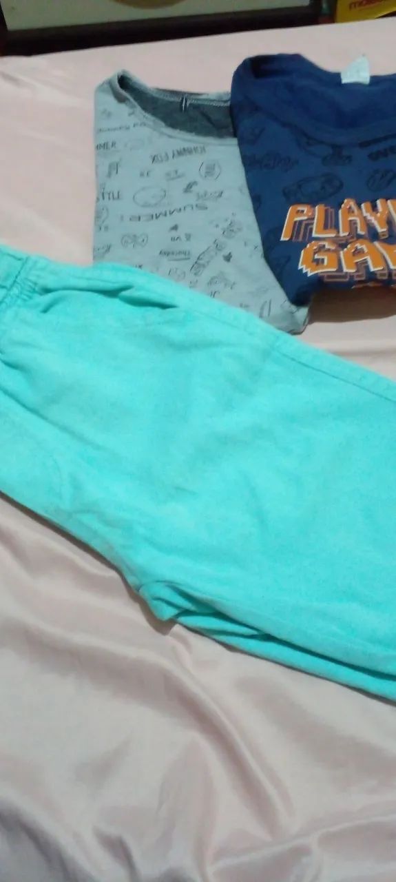 Camisetas e bermuda tamanho 12
