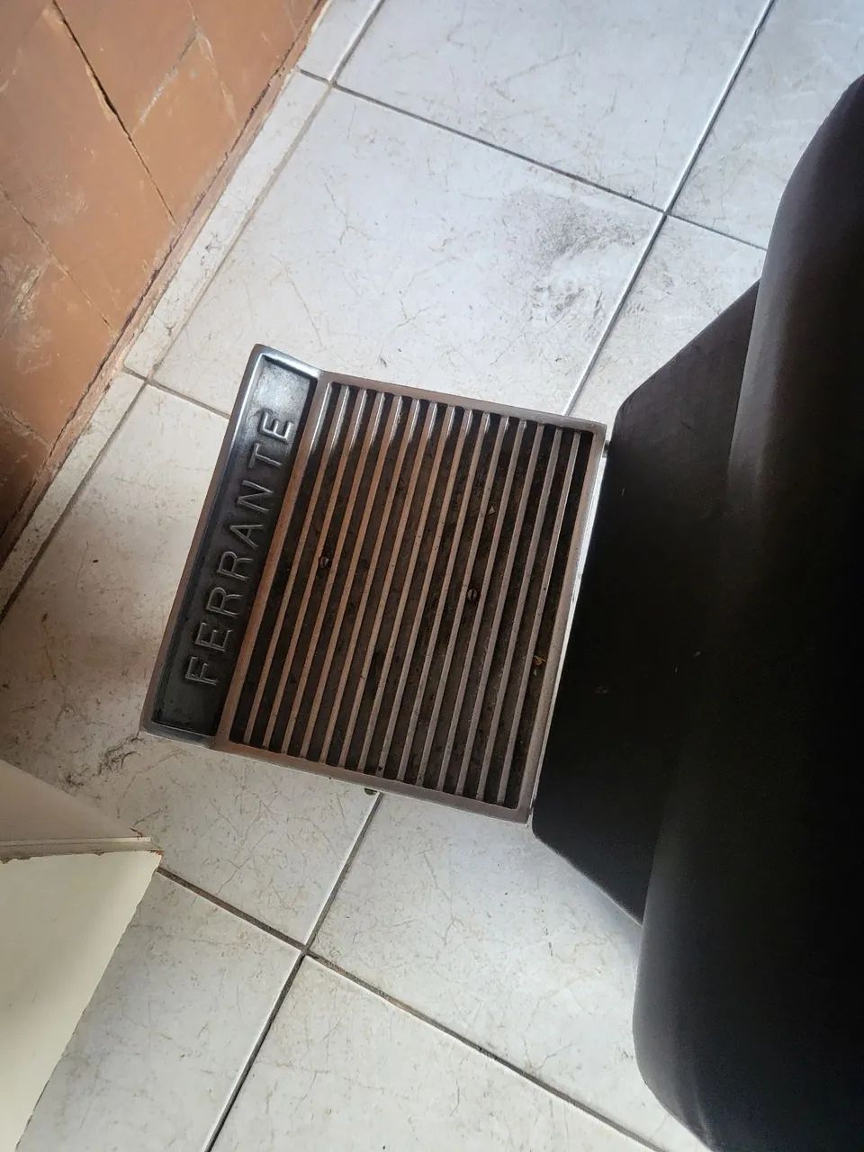 Cadeira de barbeiro ferrante zap *  - Foto 4