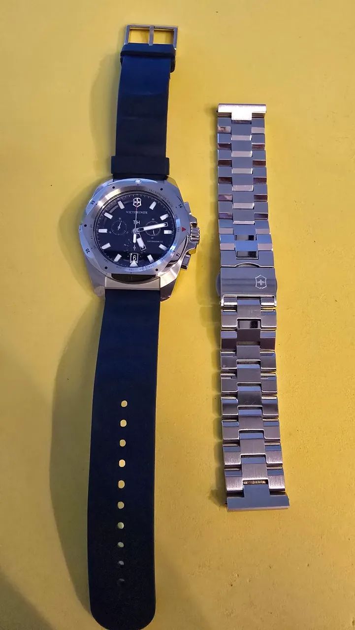 Relógio Victorinox Inox Crono Quartz com duas pulseiras  - Foto 2