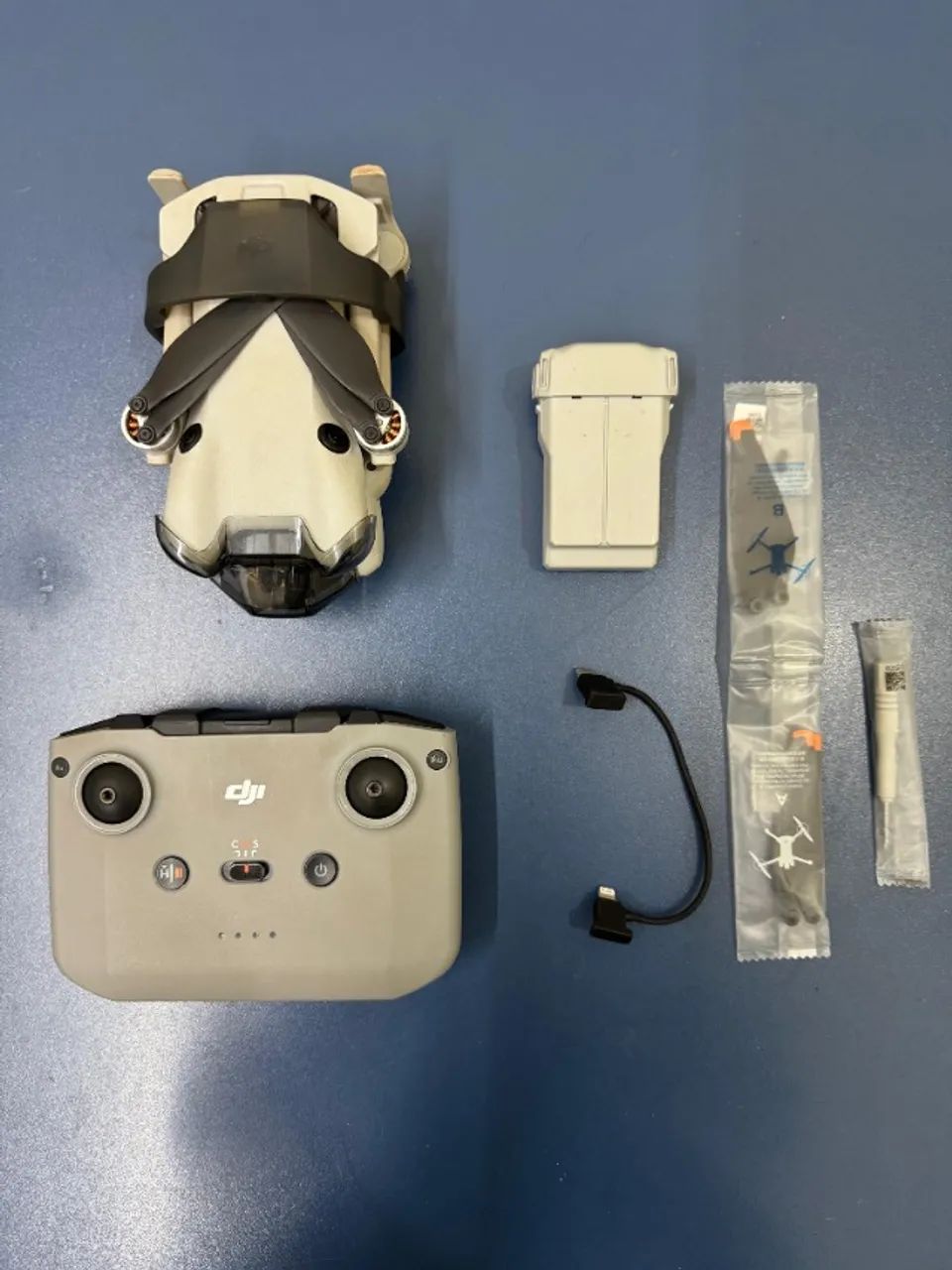 Drone Dji Mini 4 Pro - Usado + Combo Fly More