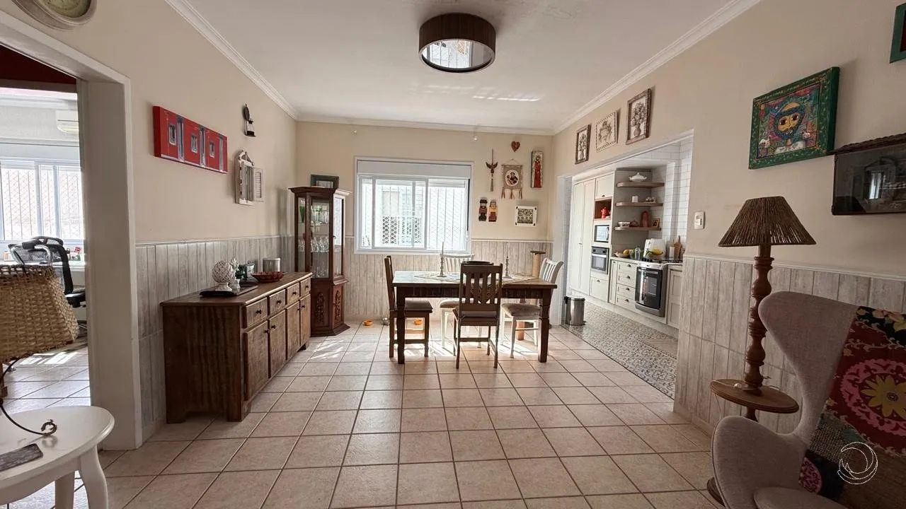 Casa residencial com 3 quartos em Sambaqui