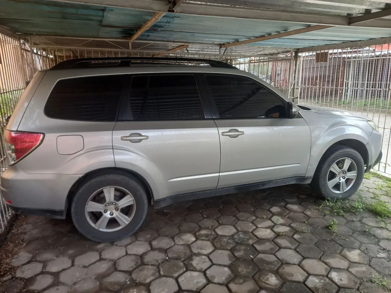 Muito bom  e  robusto como carro japonês 