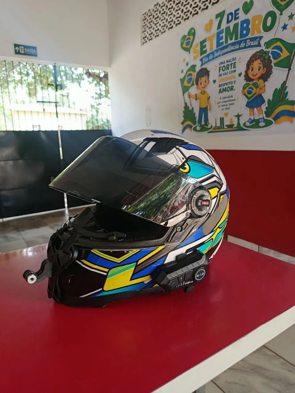 Capacete Ls2 com viseira fumê e intercomunicador  - Foto 5