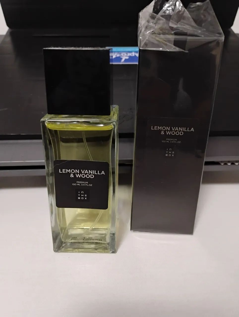 Perfume Lemon Vanilla & Wood in The box