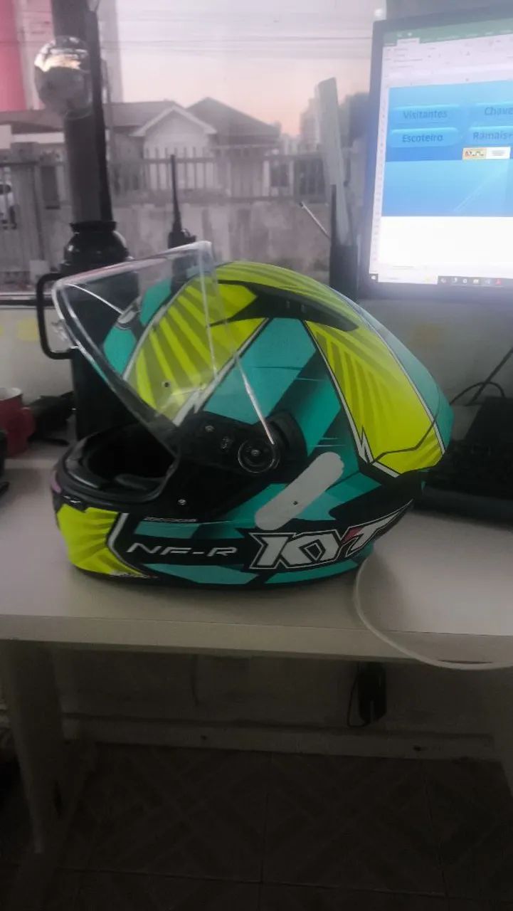 Capacete kyt nrf com óculos interno 