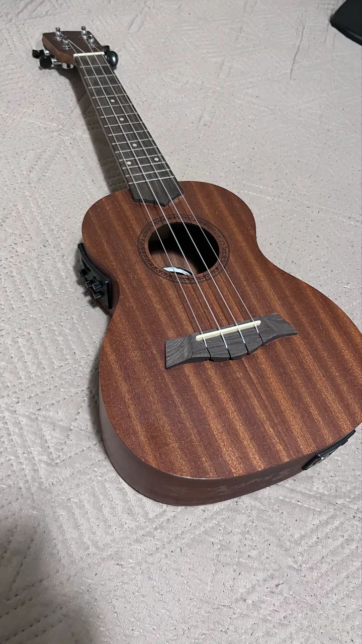 UKULELE