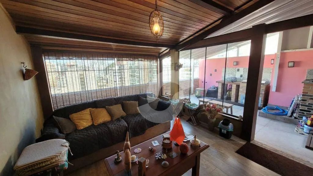 Cobertura tríplex, 3 dormitórios, suíte lavabo, 2 vagas