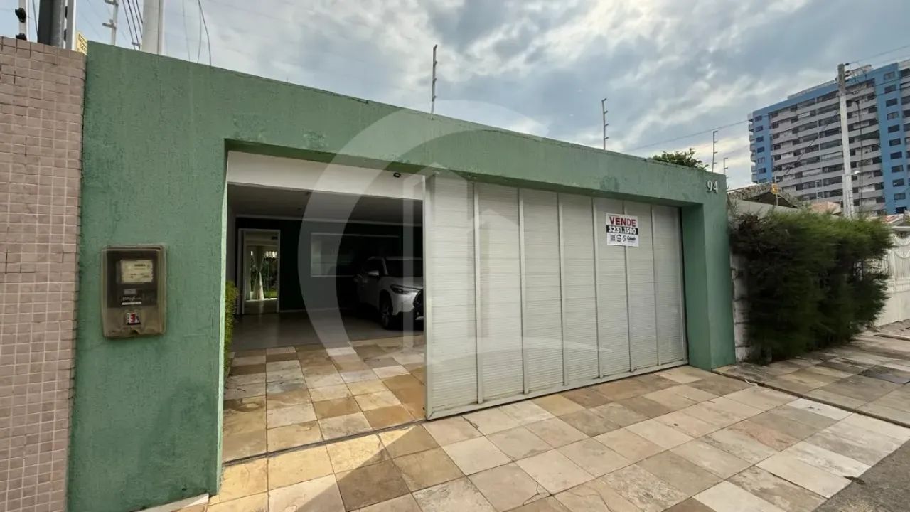 Casa à venda no bairro Grageru, ampla e bem localizada