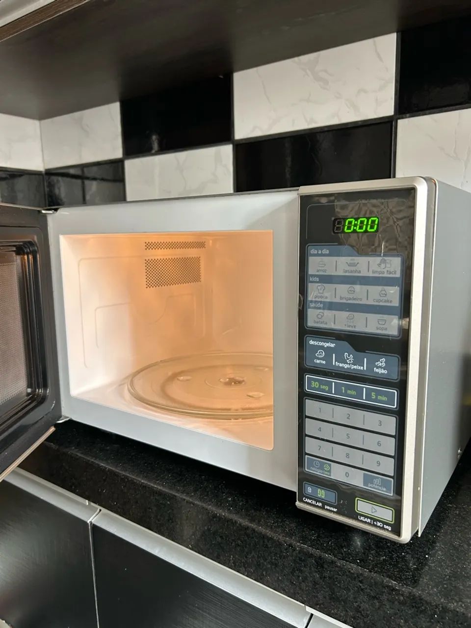 Microondas Midea 32 litros - Foto 2