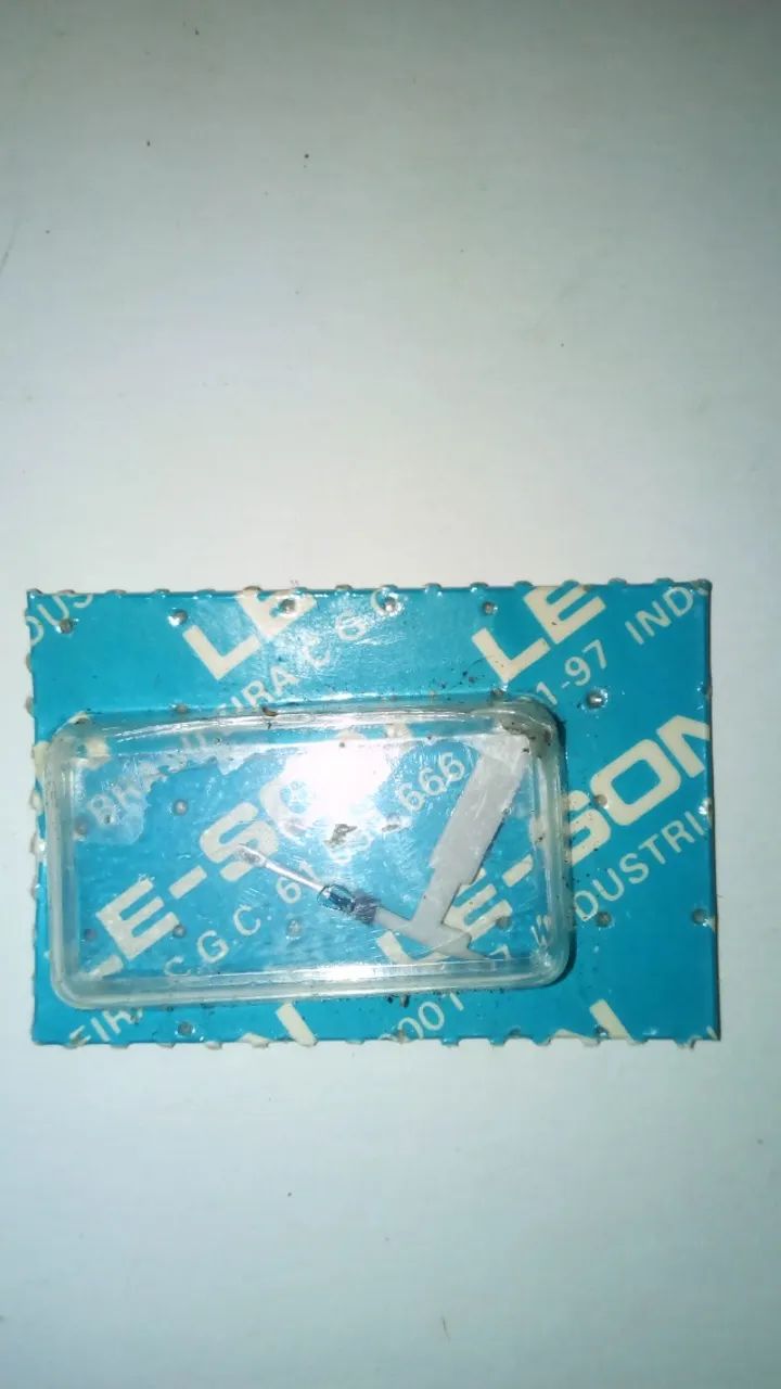 Agulha original  da marca leson modelo 1002 para toca discos  - Foto 2
