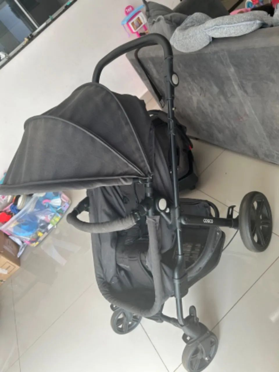 CARRINHO DE BEBÊ MOISÉS COM BEBÊ CONFORTO COM BASE COSCO KIDS
