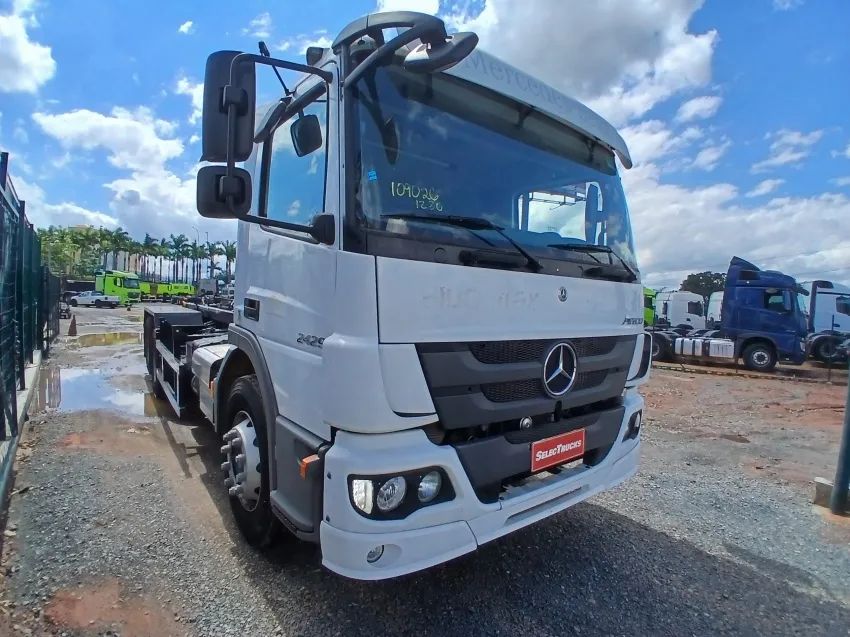 MB ATEGO 2429 COM ROLLON ROLLOFF KM BAIXISSIMO - Foto 2