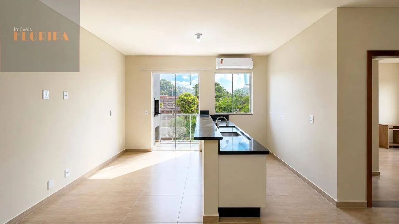 Apartamento com 2 dormitórios e vaga de garagem no Campeche