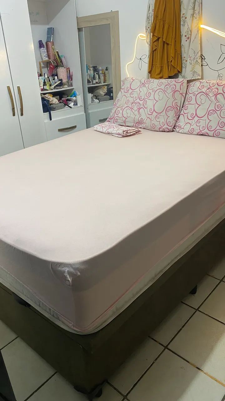 Cama casal com baú 
