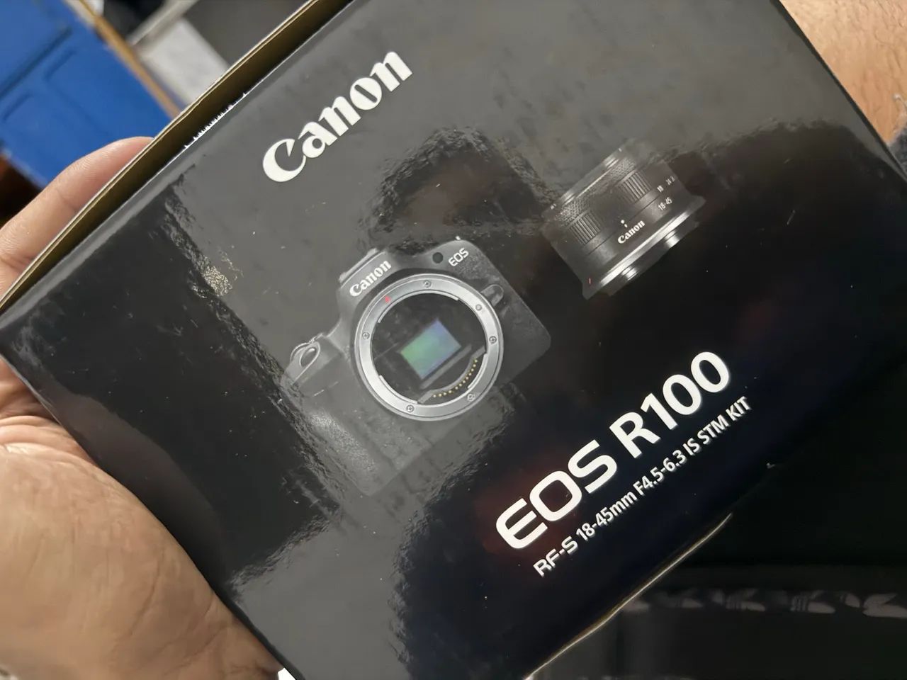 Câmera Canon EOS R100