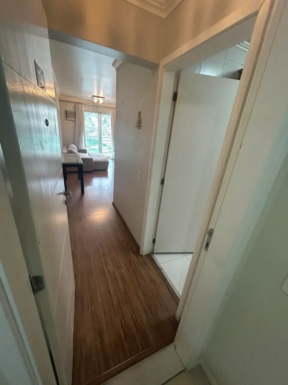 ALUGA-SE EXCELENTE APARTAMENTO MOBILIADO