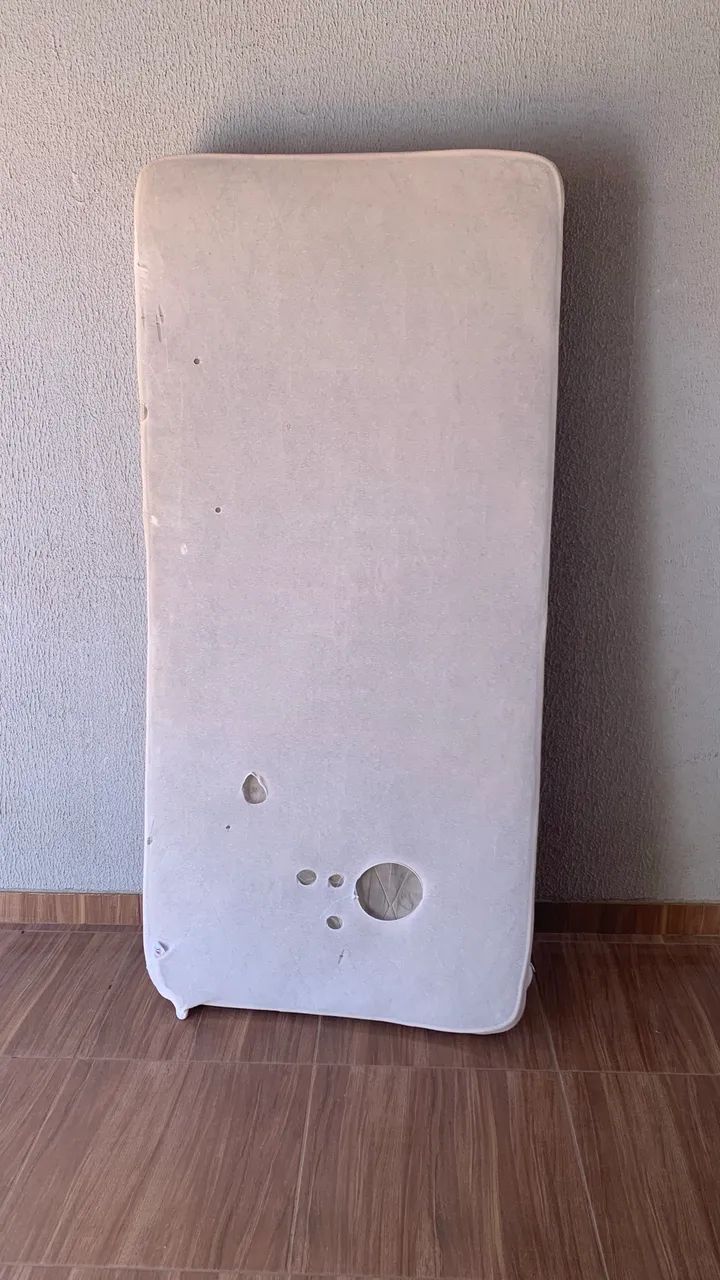 Colchão solteiro de molas DOAÇÃO  - Foto 4