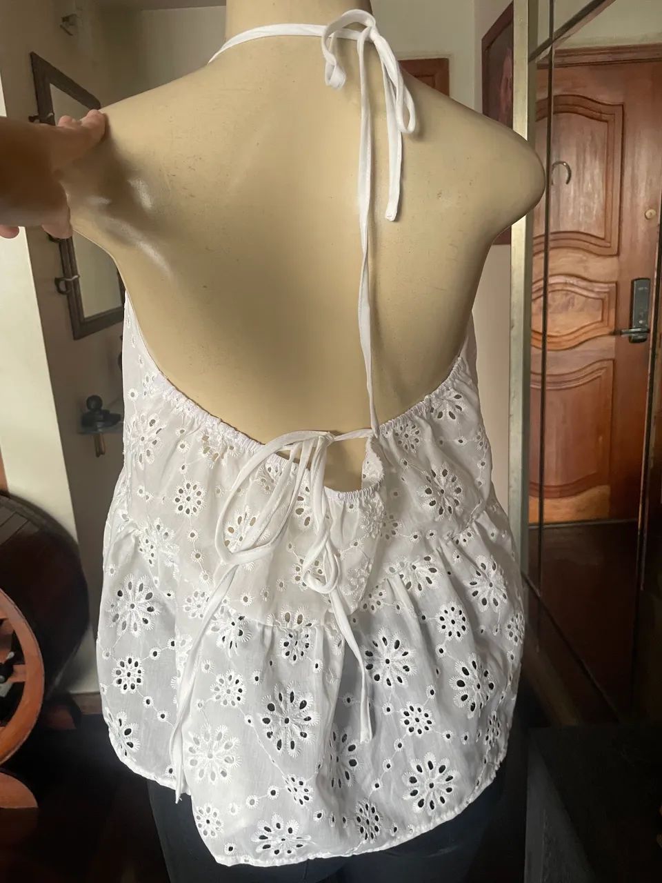 Blusa branca em cambraia bordada 