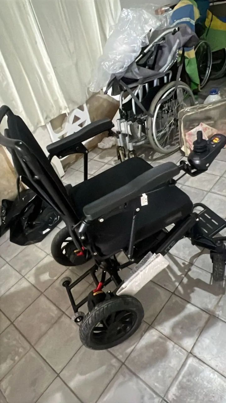 Cadeira motorizada Powerlite semi nova  - Foto 3