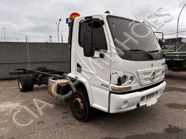 MB ACCELO 815 ANO 2013