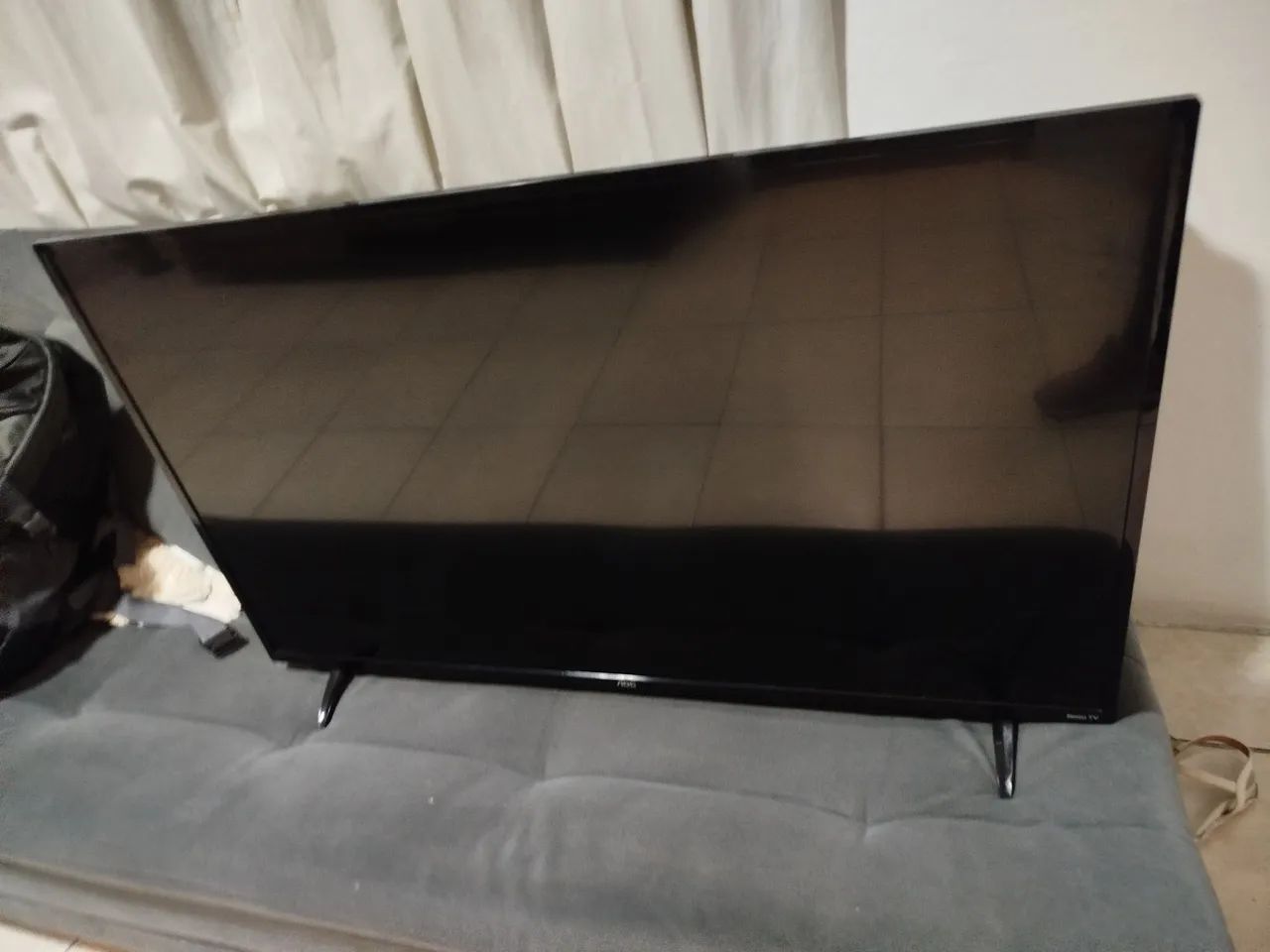 Vendo tv smart.funciona normal,mas está com interferência nas cores.