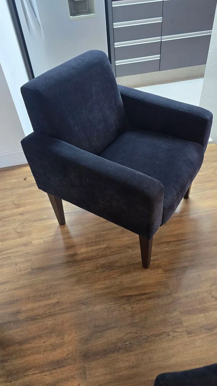 2x Poltronas Pretas Bem cuidadas - Foto 2