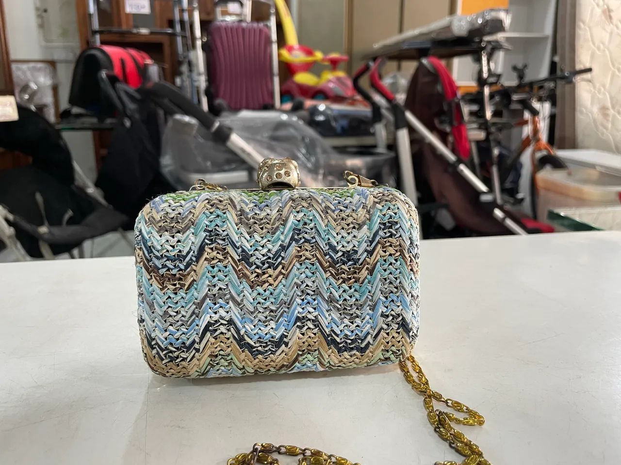Bolsa de Mão Clutch com Caveira Dourada  - Foto 5