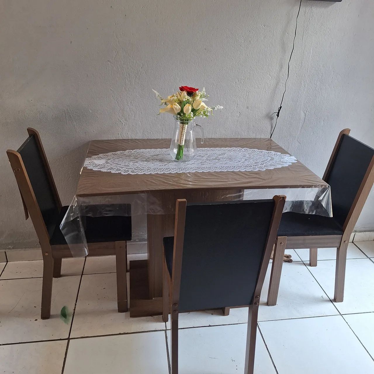 Jogo de mesa com 4 cadeiras  - Foto 2