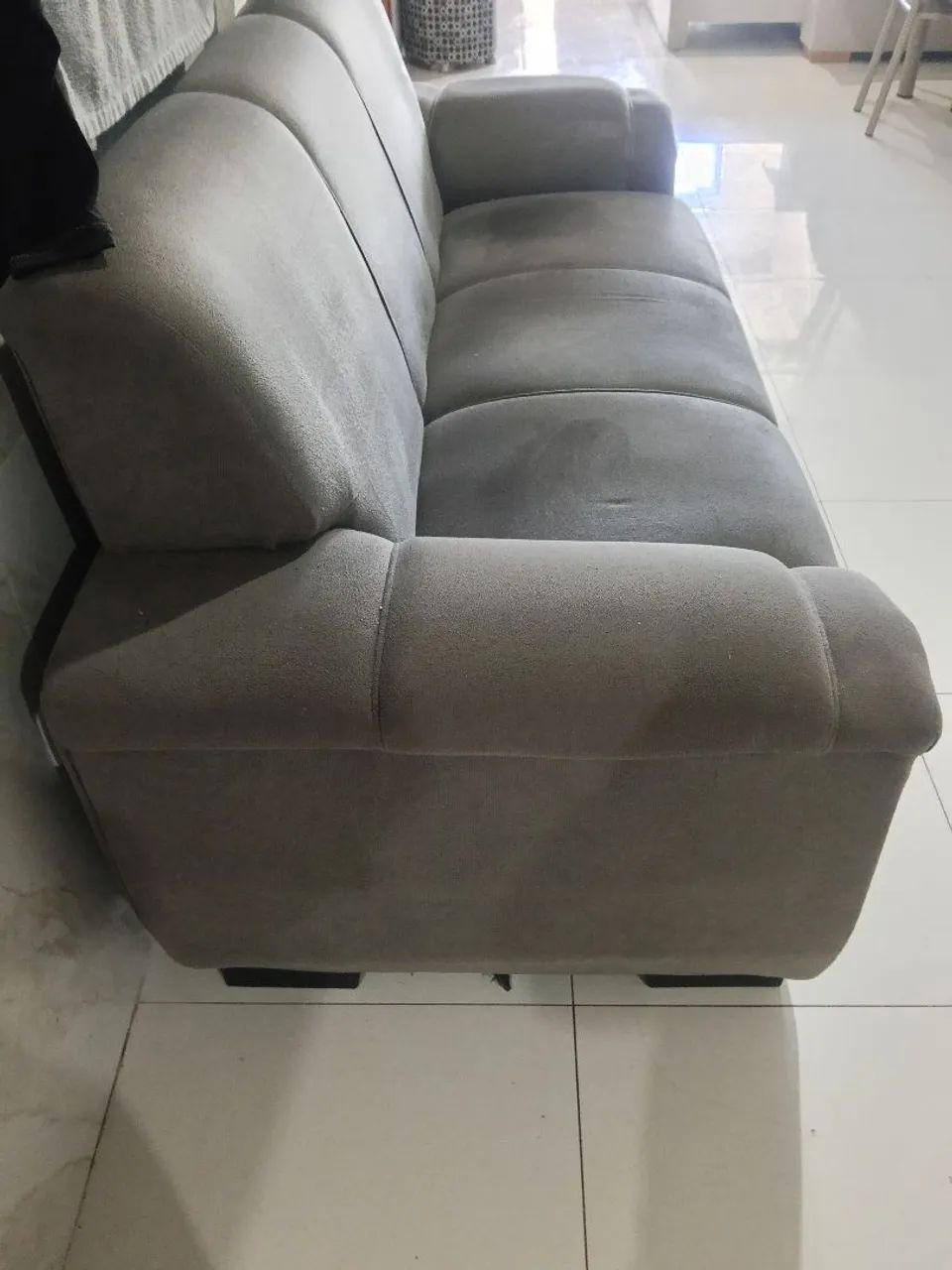 Sofá semi-novo 3 lugares - Foto 4