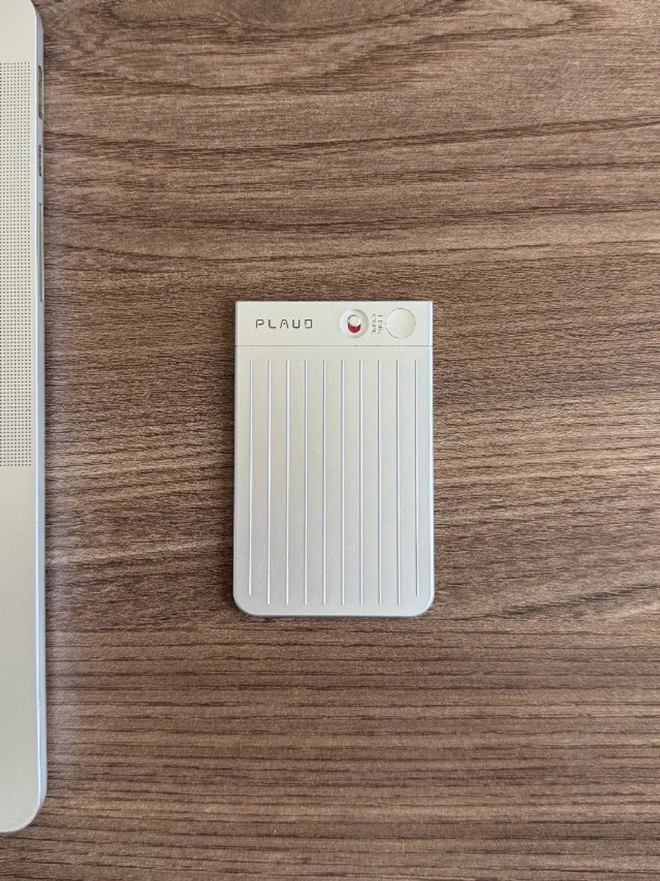 Plaud Note (gravador de voz com IA)