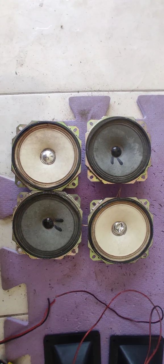 Conjunto com 4 auto falantes no estado 