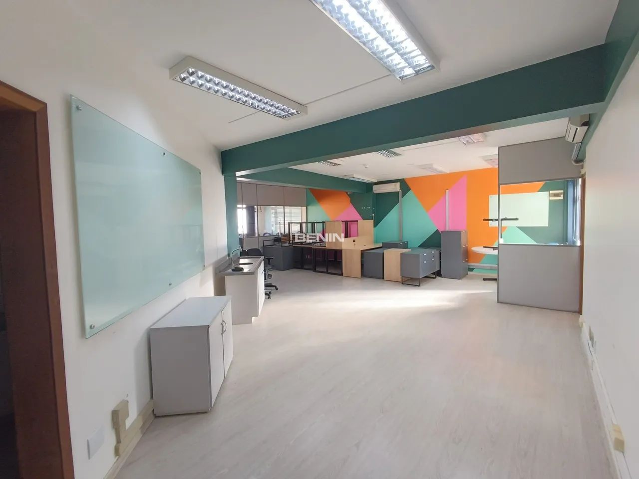 Sala comercial com 103 m2 mobiliada, no centro de Canoas Sala comercial com 103 m2 mobilia - Foto 2
