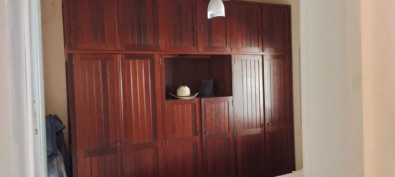 Guarda roupas de casal todo em madeira maciça  "Ipe" - Foto 6