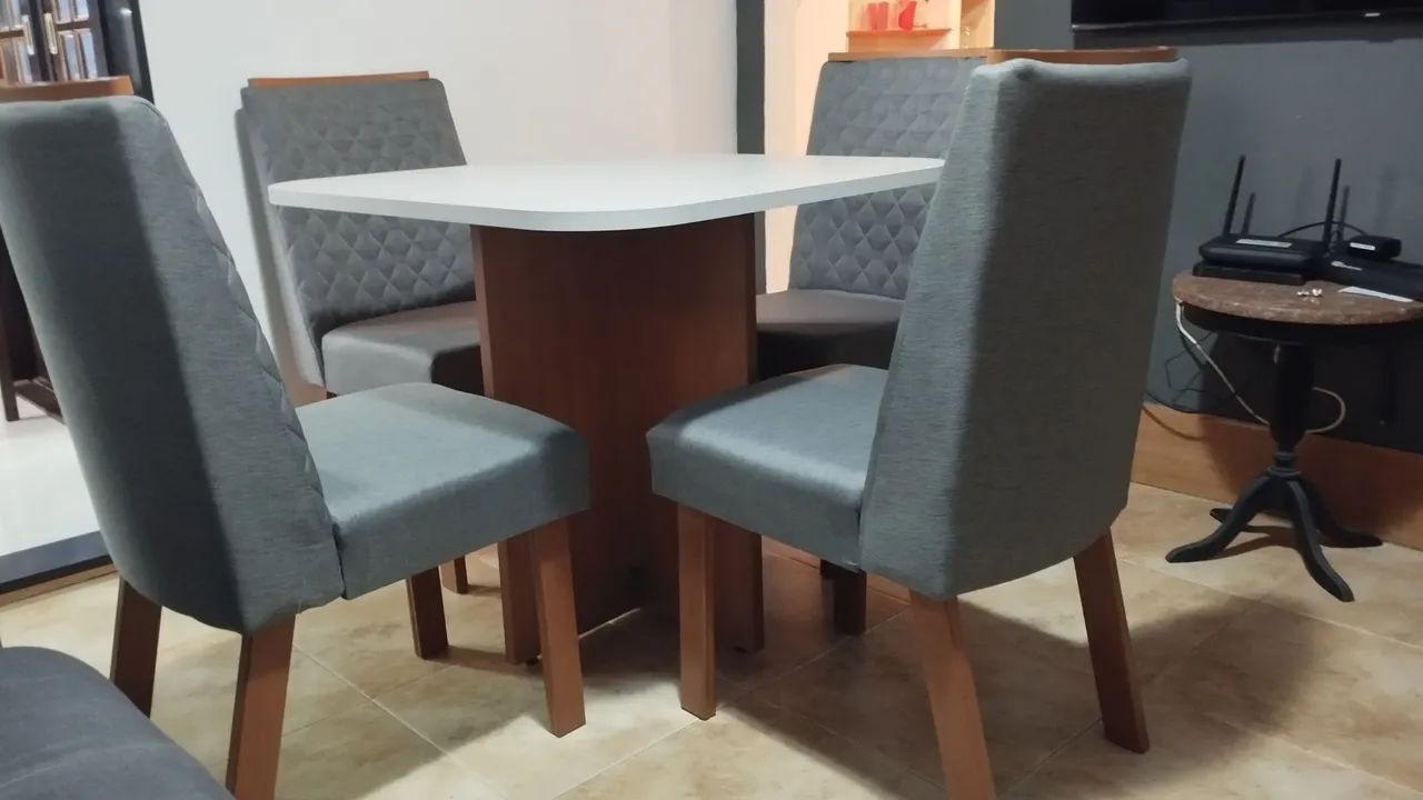 Mesa de jantar 4 cadeiras 