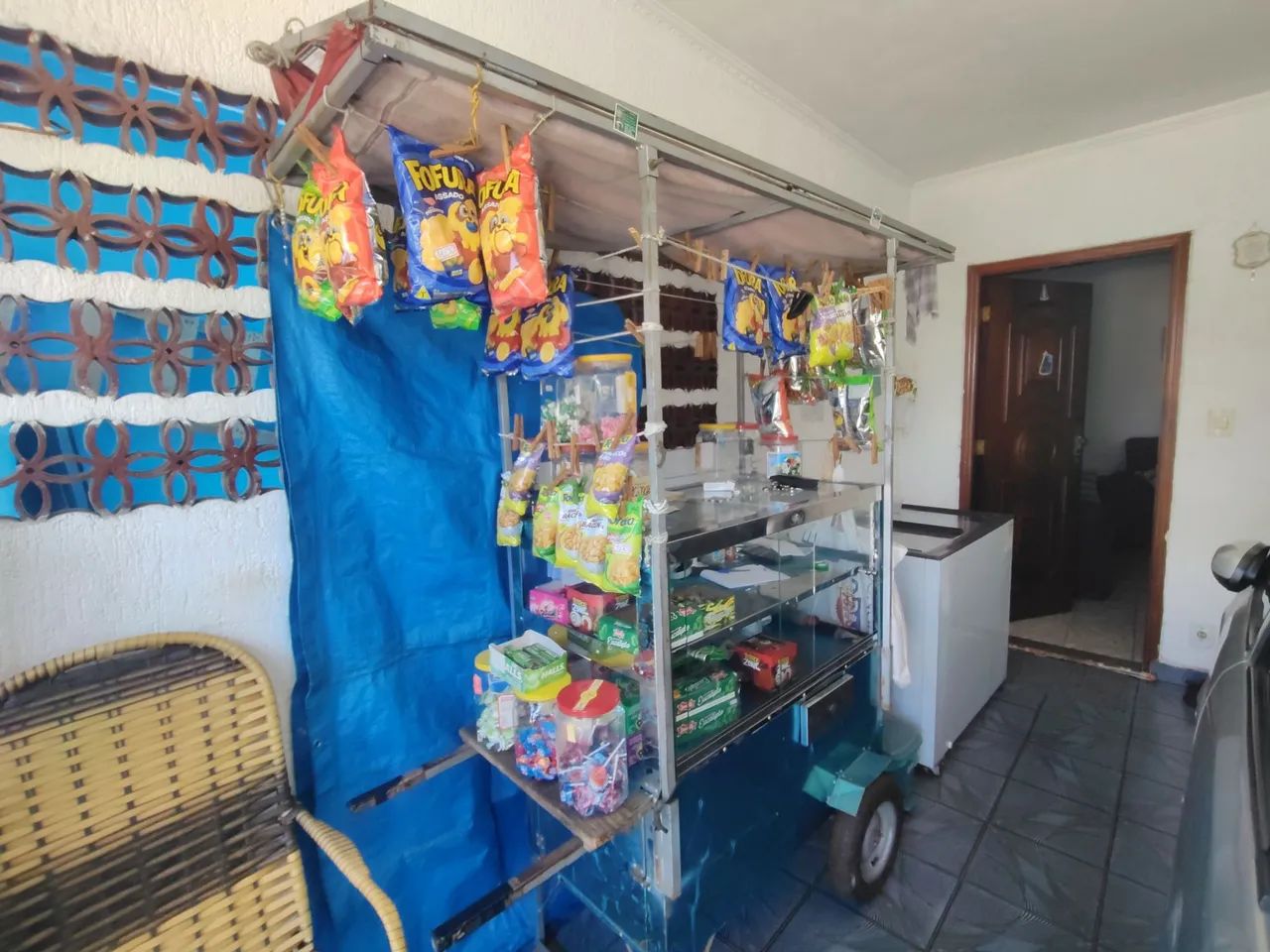 Carrinho Expositor de Doces e Salgados com Vitrine de Vidro - Foto 4