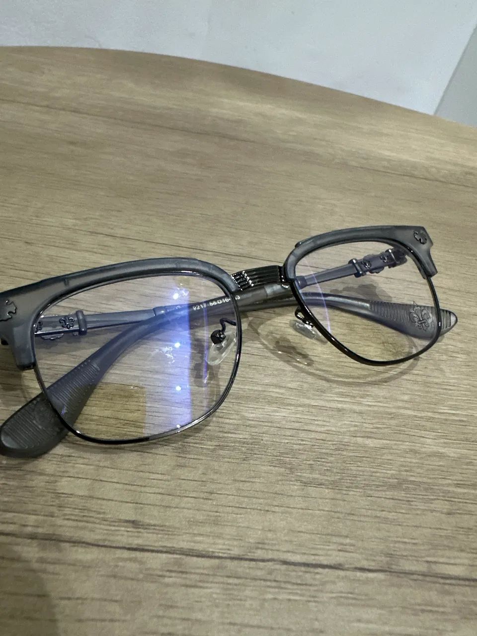 Óculos Chrome Hearts cinza CH08 Com filtro de luz azul  - Foto 2