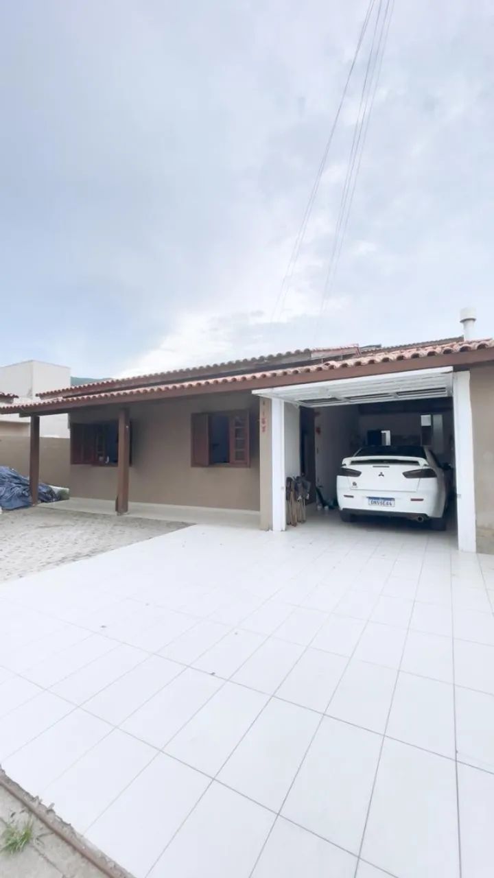 LINDA CASA RIO VERMELHO