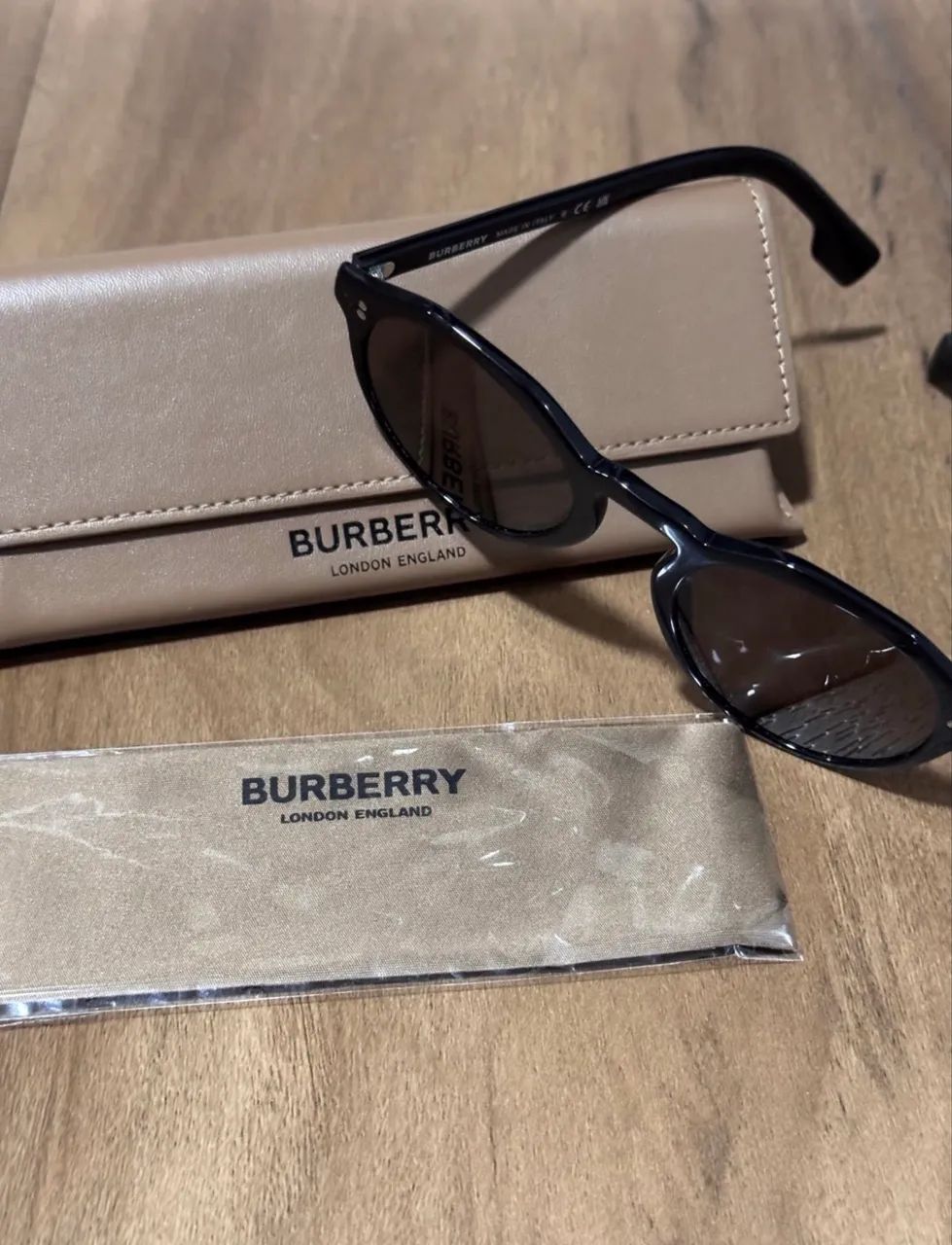 Óculos de Sol Burberry Square Pretos (0BE4280 3001/73-50) - Foto 5