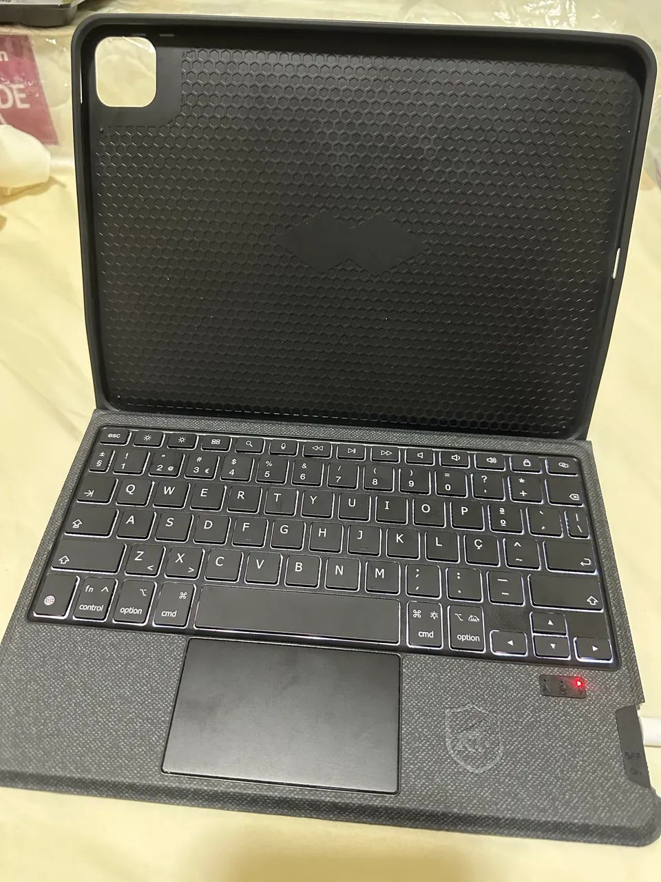 Capa Gshield Hybrid Teclado Bluetooth Touchpad iPad 10.9 11 Polegadas Cinza Escuro - Foto 2