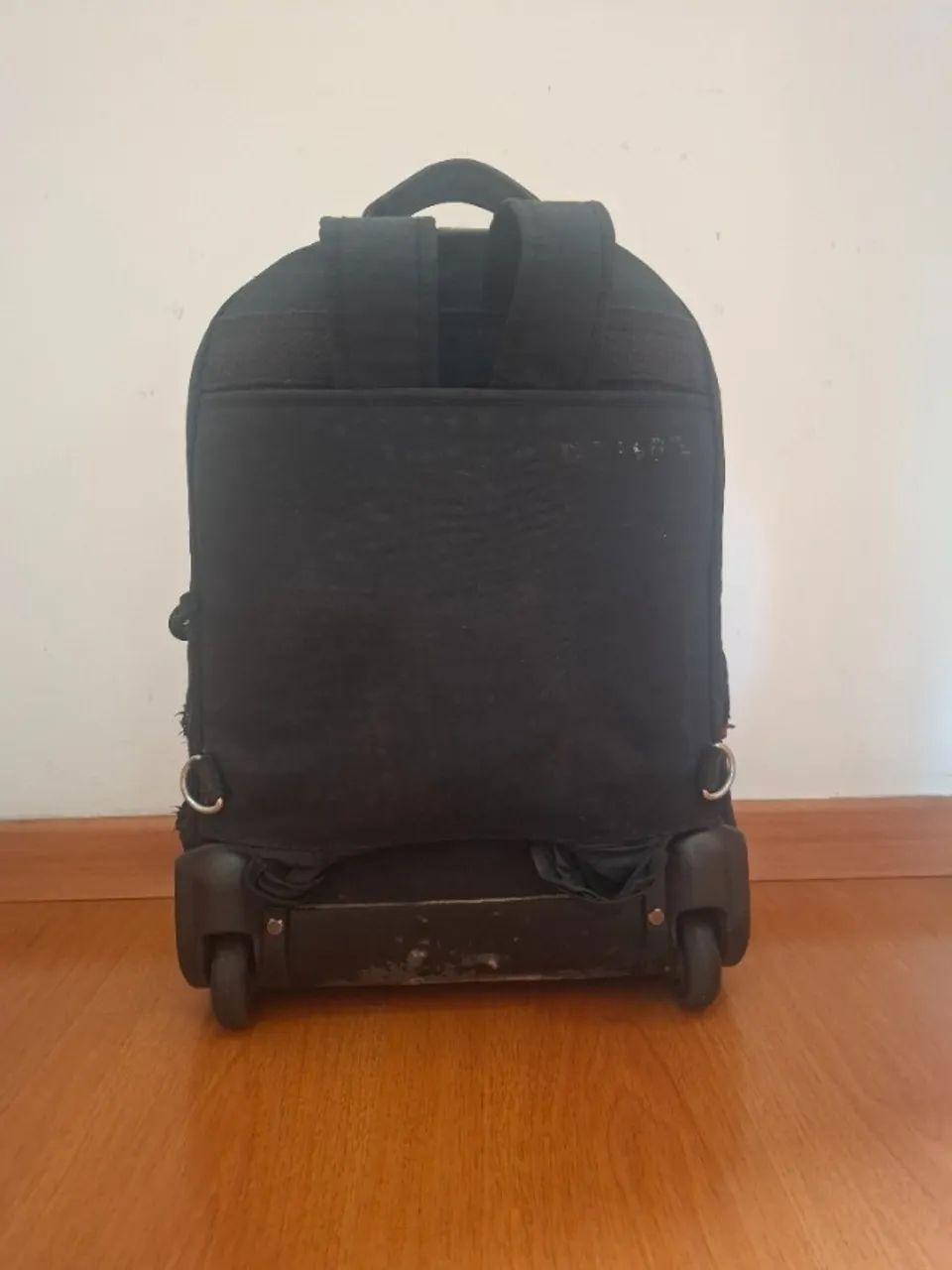 Mochila Kipling com rodinha - Foto 4