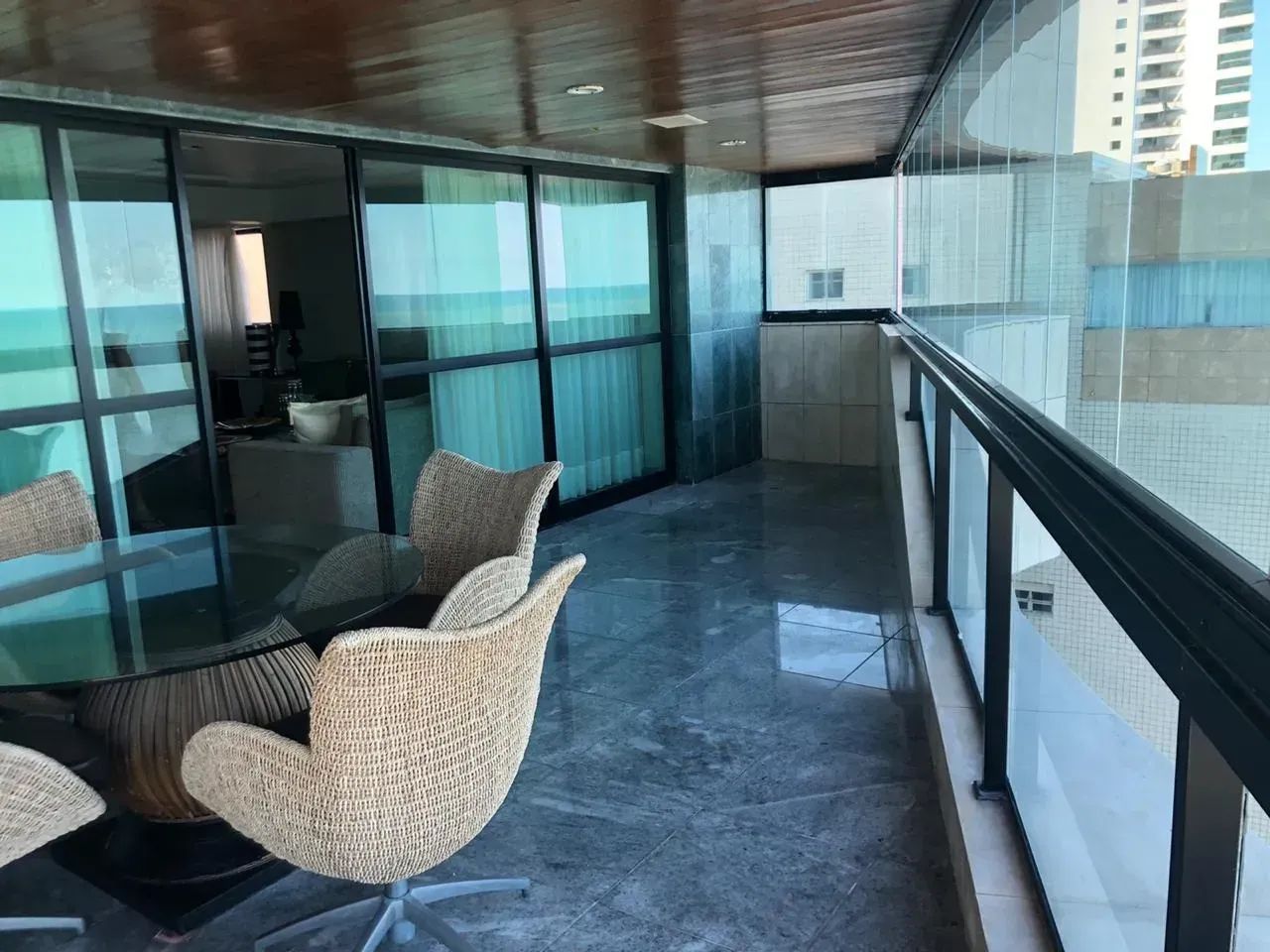 APARTAMENTO COM 4 SUÍTES AMPLAS 460M² - Foto 2