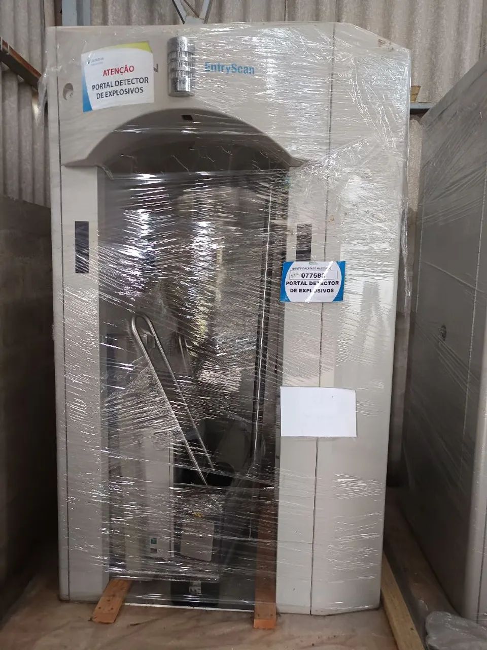 Portal detector de explosivos e narcóticos 