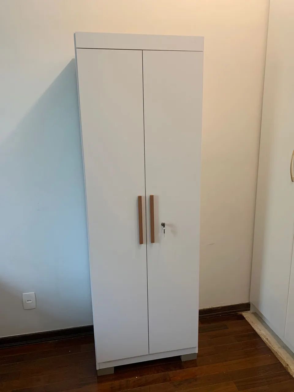 Armário 2 portas com chave 