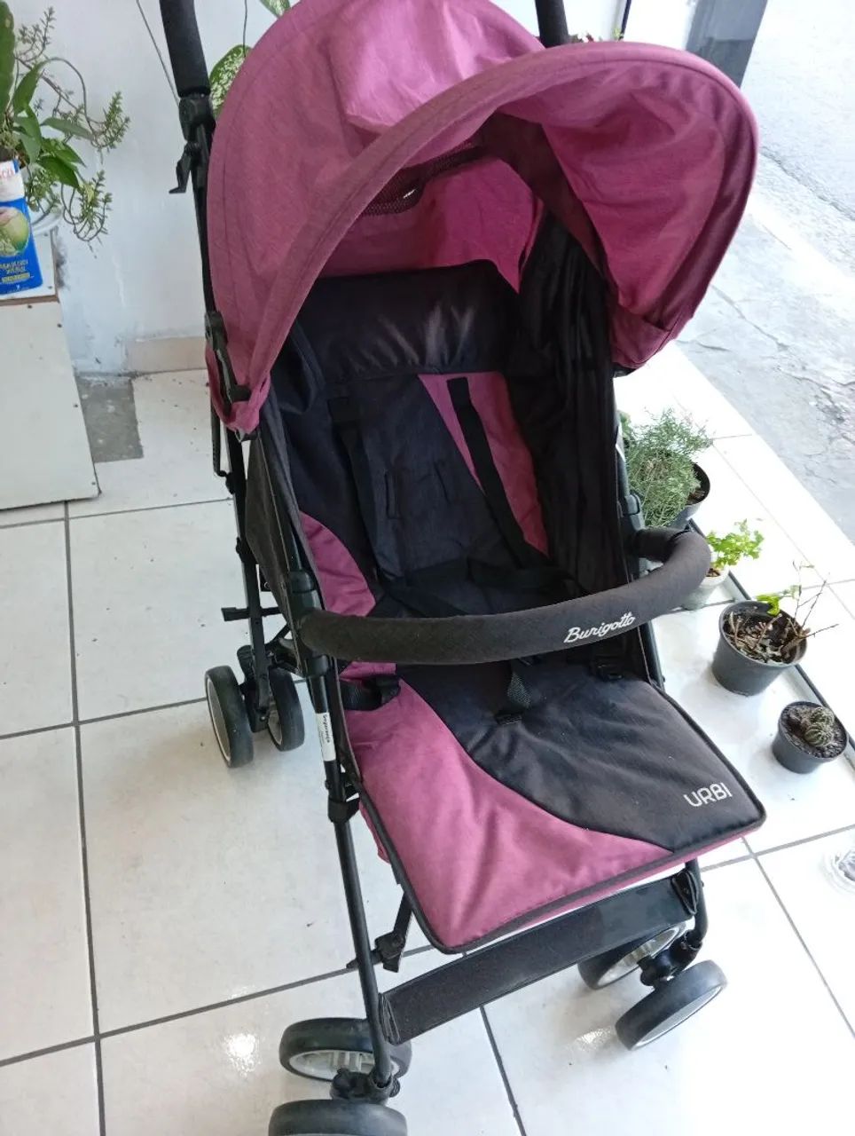 Vende se carrinho de bebê usado