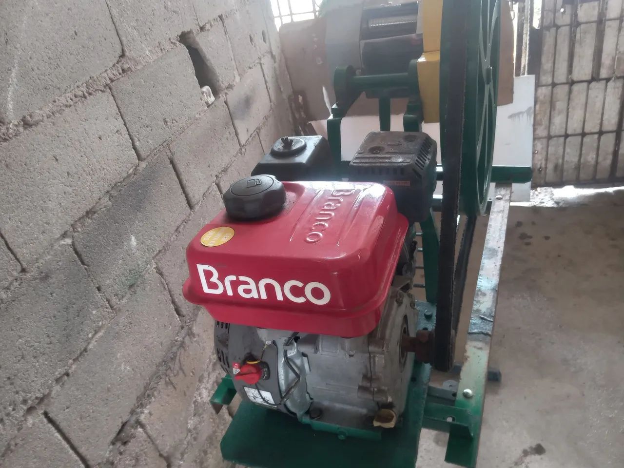 Vendo um engenho de cana  com motor gasolina 7.5 hp - Foto 6