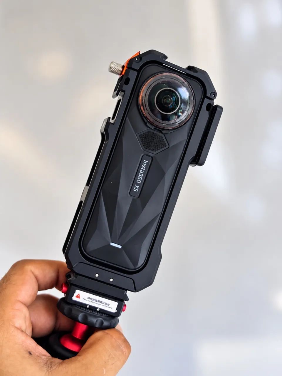 Câmera INSTA 360 x5 com kit essential bundle - Foto 4