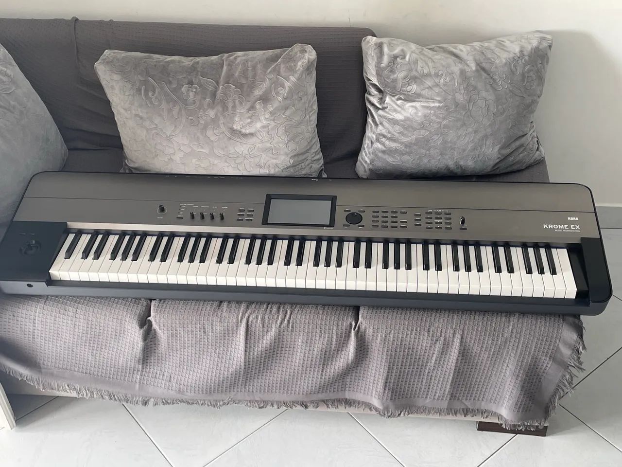 Teclado Korg krome EX - Foto 3