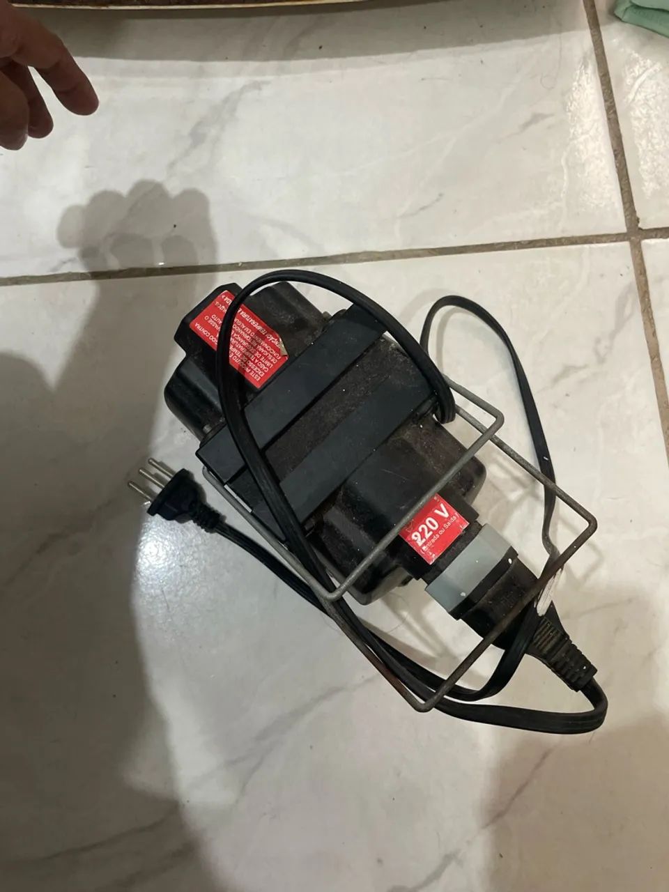TRANSFORMADOR 220 V