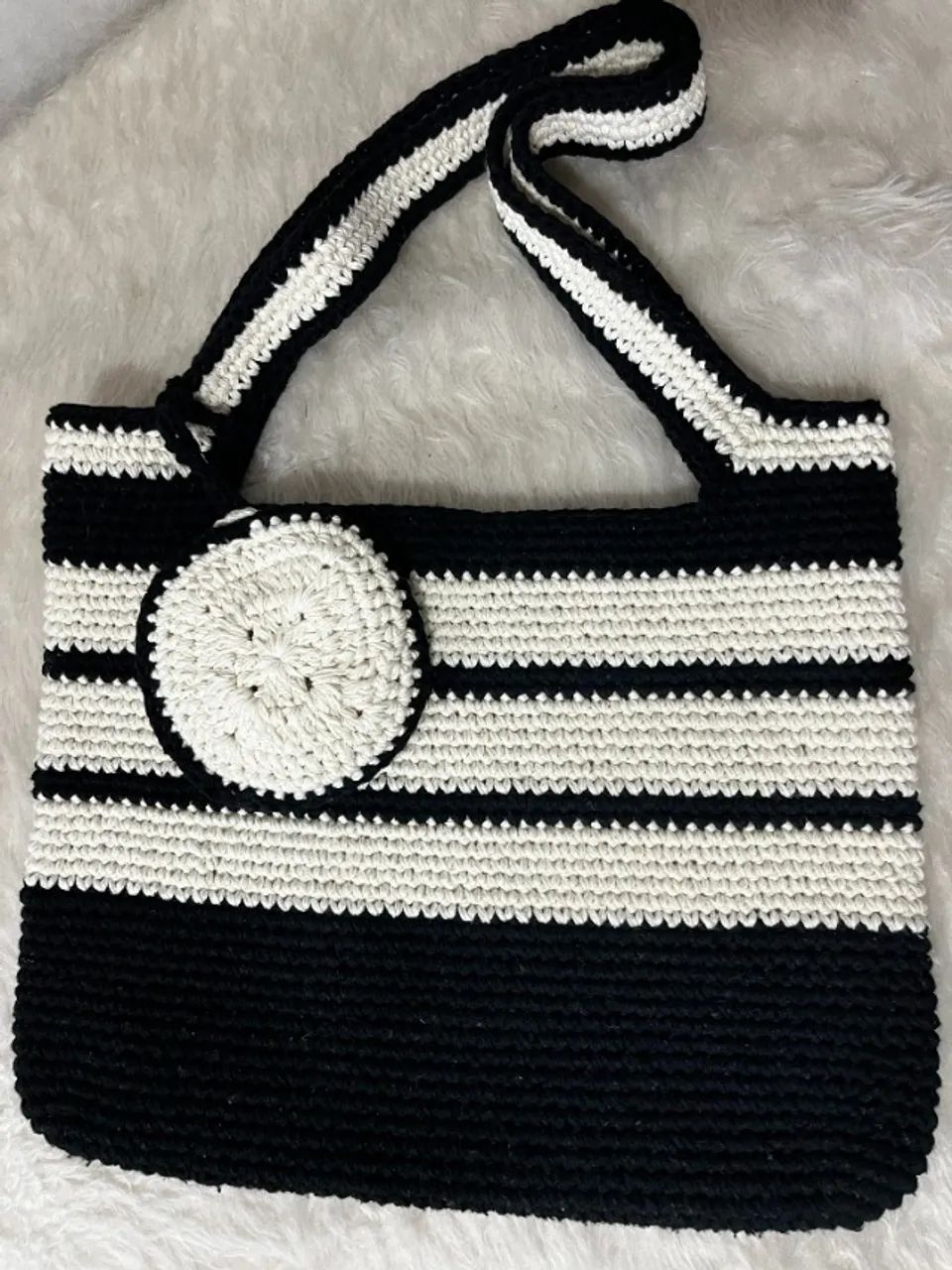 Bolsa de Crochê Preta e Creme Barbante Artesanal - Foto 5